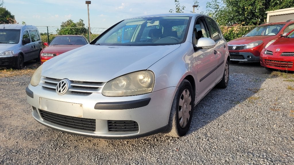 VW golf  2.0 SDI AIRCO TREKHAAK PDC 5 deurs euro 4 2004, Auto's, Voorwielaandrijving, Stof, 4 cilinders, Bedrijf