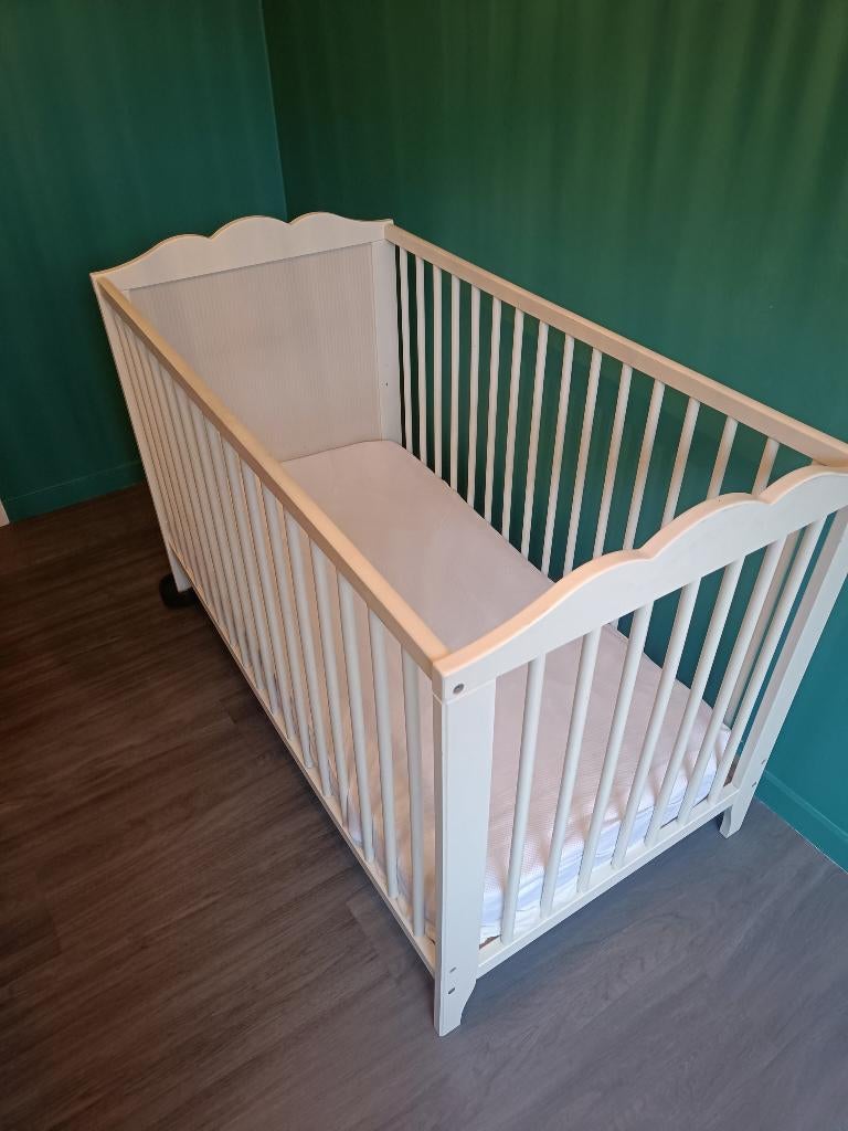 Babybed Ikea ( aankleding niet ingegrepen), Ophalen, 85 tot 100 cm, Gebruikt, Lattenbodem