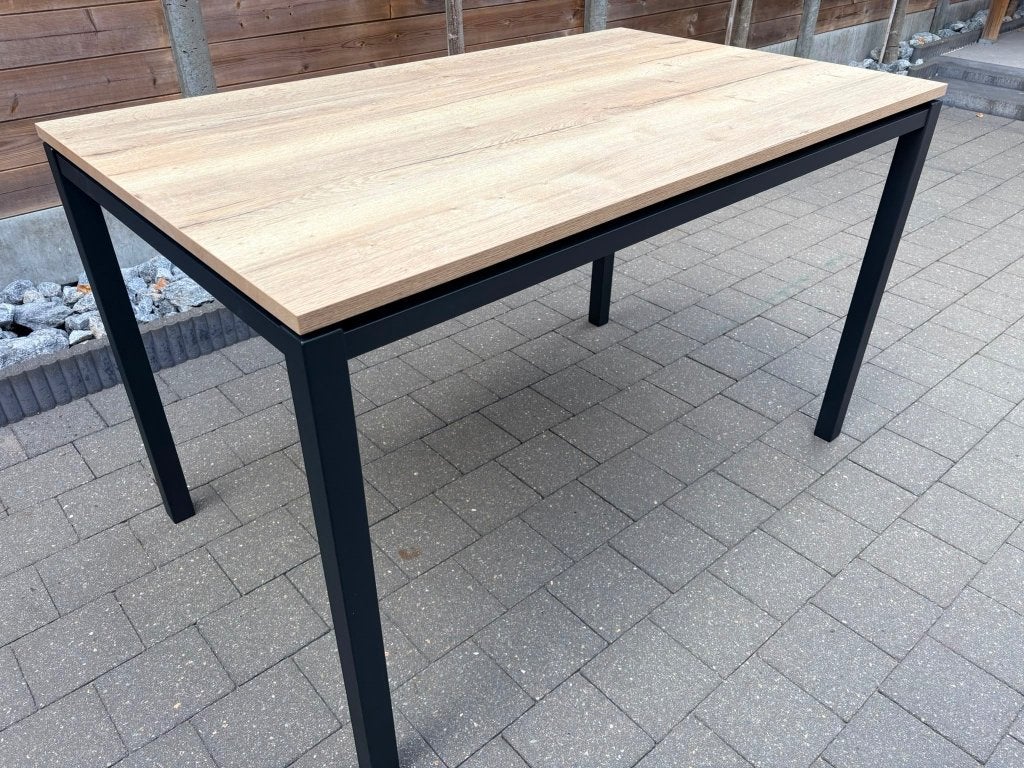 Hoge moderne tafel L150 x B90 x H91 cm, 100 tot 150 cm, Moderne stijl, houtlook werkblad en gietijzeren look onderstel, 50 tot 100 cm