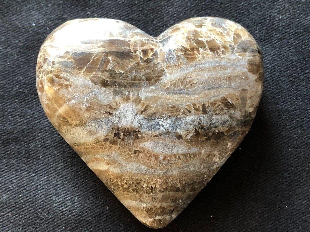 HART steen van mineraal ARAGONIET stress vermindering cadeau, Verzamelen, Mineralen en Fossielen, Ophalen of Verzenden, Mineraal