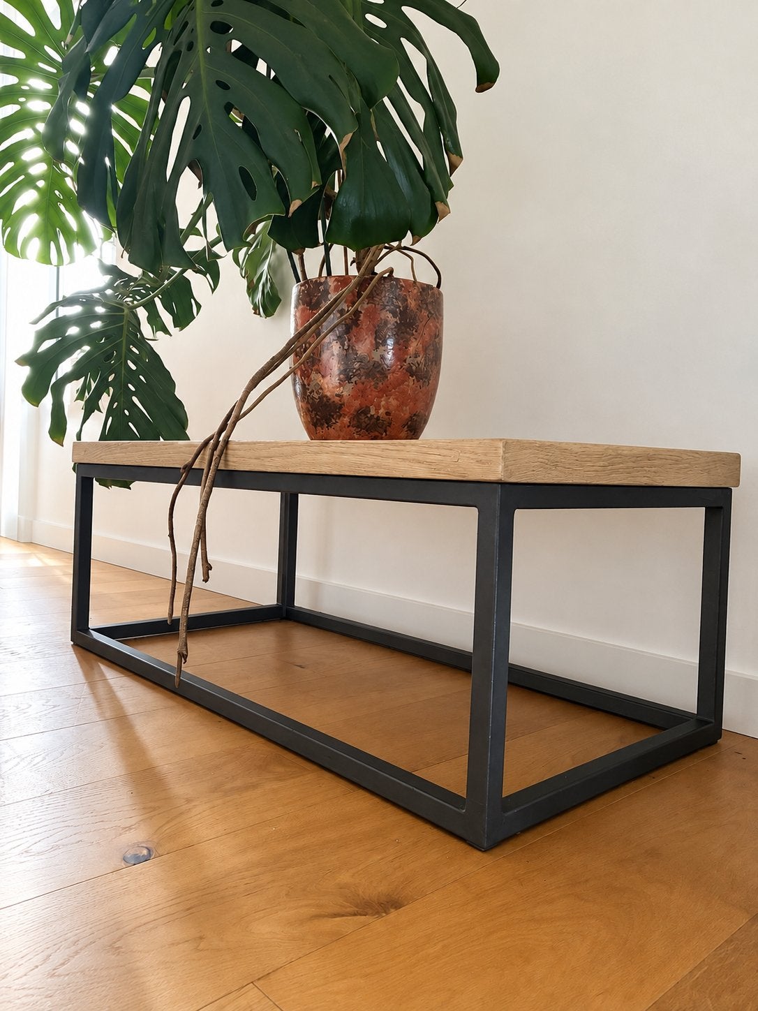 Salontafel met houtlook blad en zwart metalen frame, Ophalen, Zo goed als nieuw
