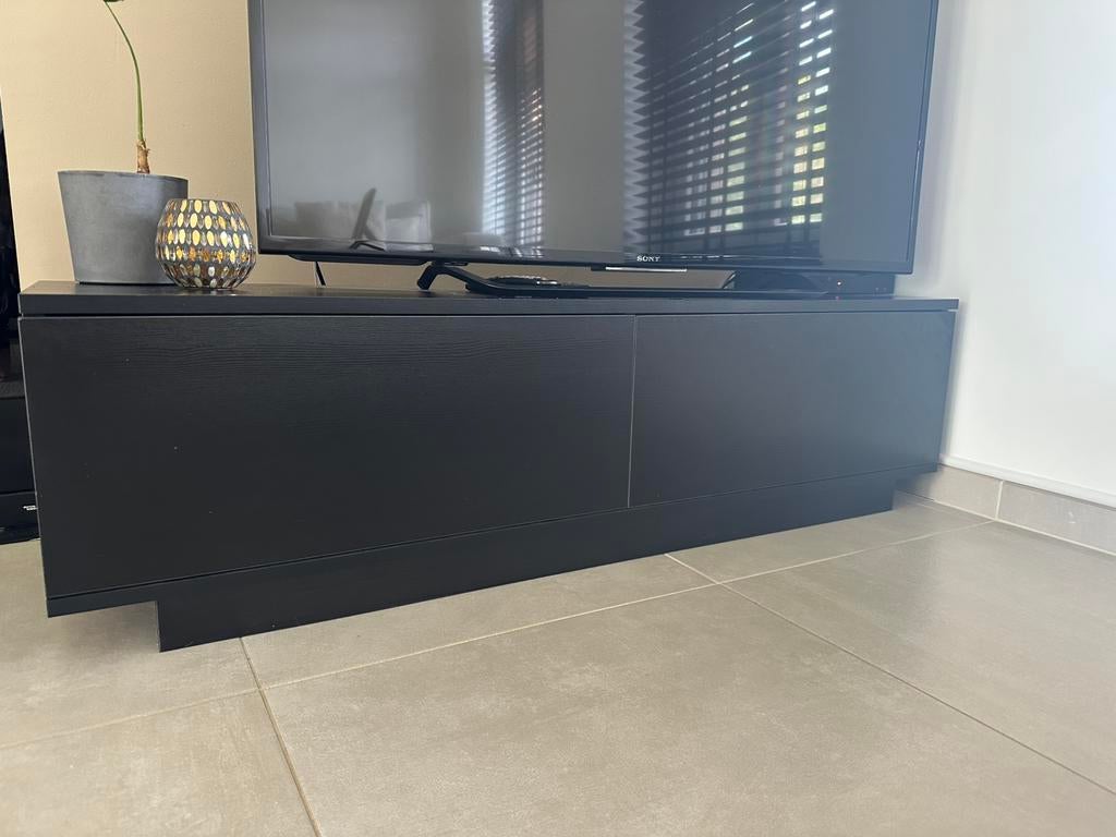 Zwart TV-meubel 140cm, Ophalen, Zo goed als nieuw
