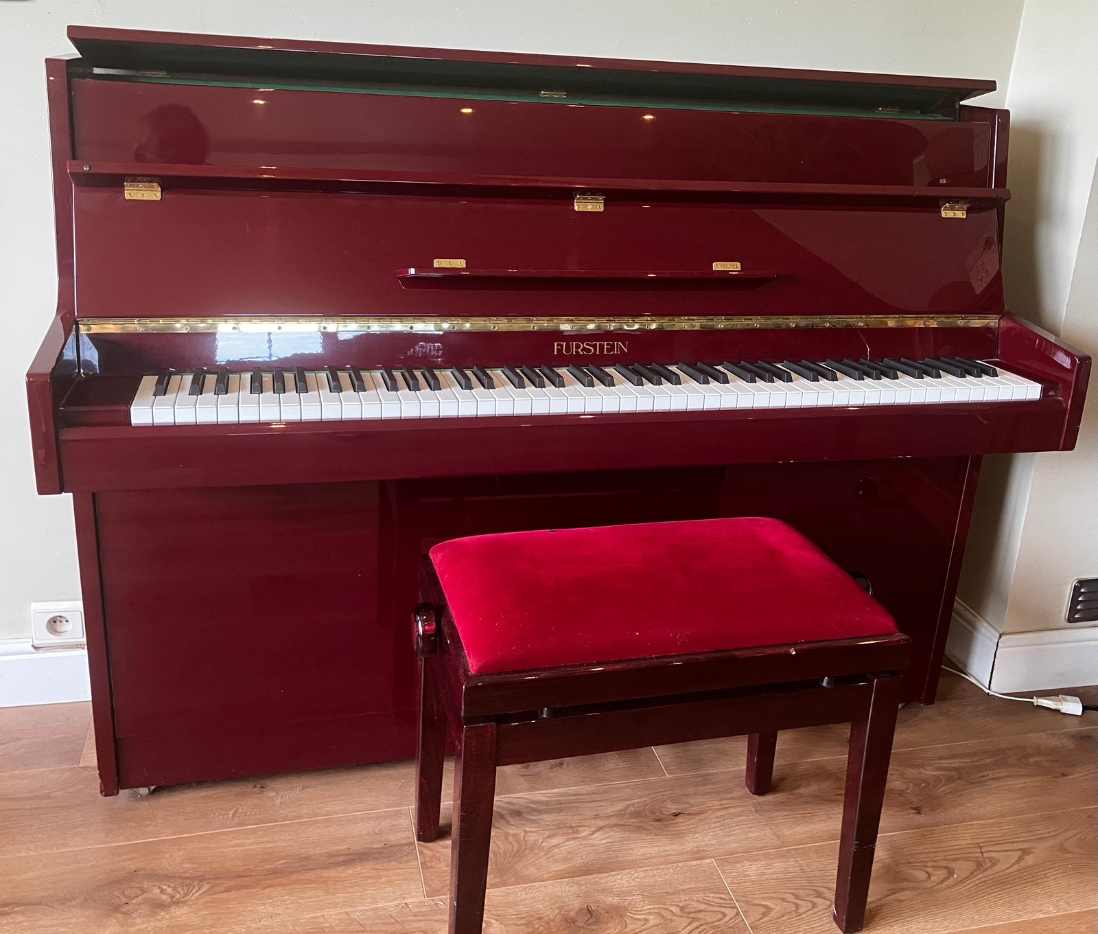 Piano droit FURSTEIN (Italie) Excellent état – Avec tabouret, Musique & Instruments, Enlèvement, Comme neuf, Piano