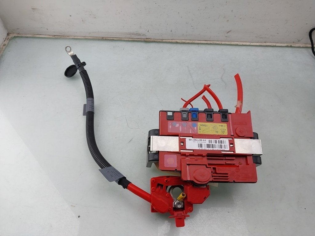 ZEKERINGKAST BMW X6 (E71 / E72) (|6977957|61146977957|), Gebruikt, BMW, Petuelring 130
80809  München, DE, Bayerische Motoren Werke AG