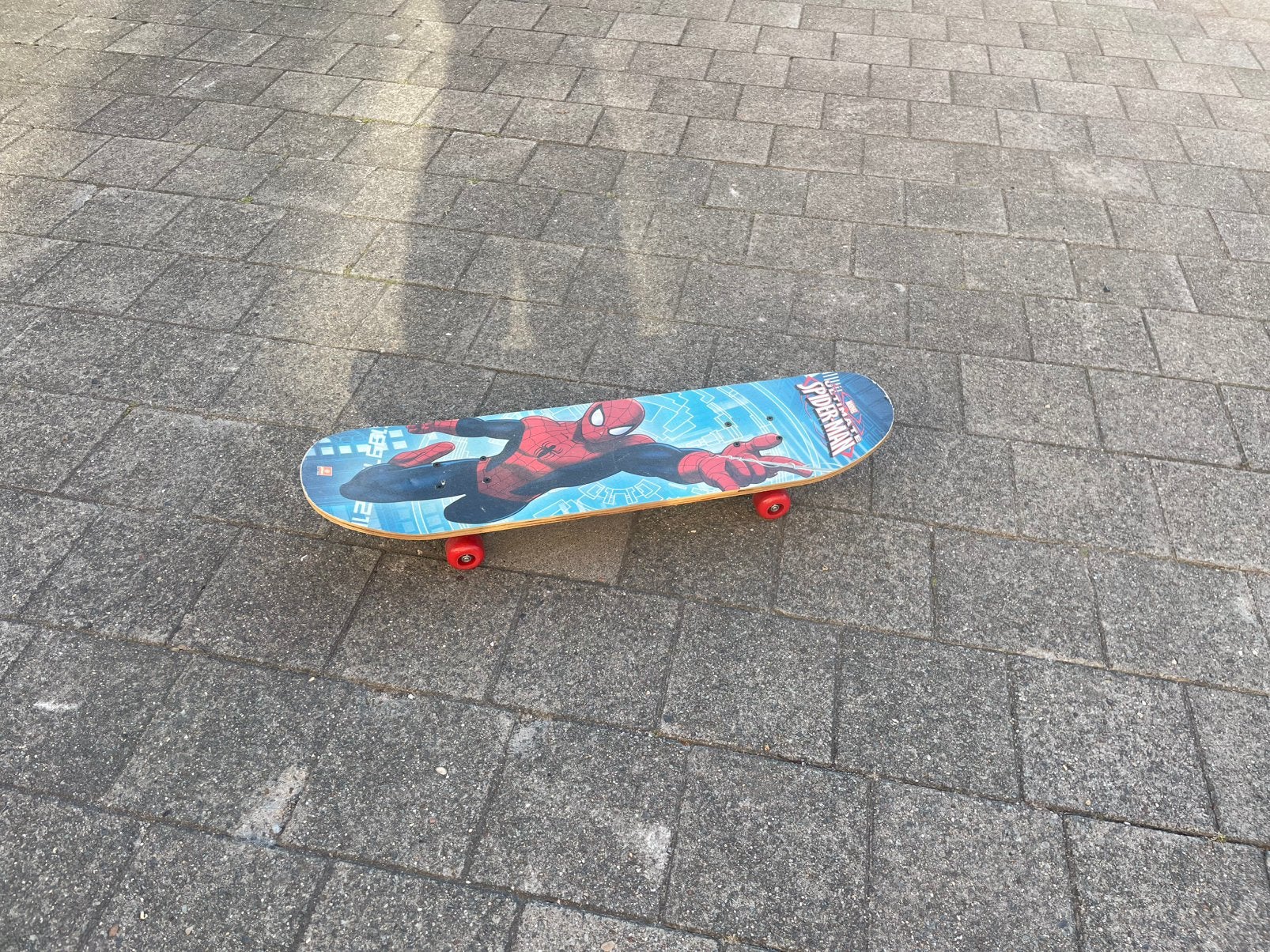 Marvel Spider-Man skateboard, Sport en Fitness, Skateboarden, Ophalen, Zo goed als nieuw, Skateboard
