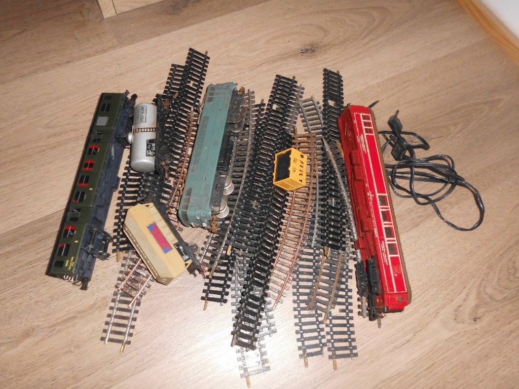 lot anciens train jouef HO : wagons rails et autres ..., Hobby & Loisirs créatifs, Enlèvement ou Envoi, Rails, Jouef