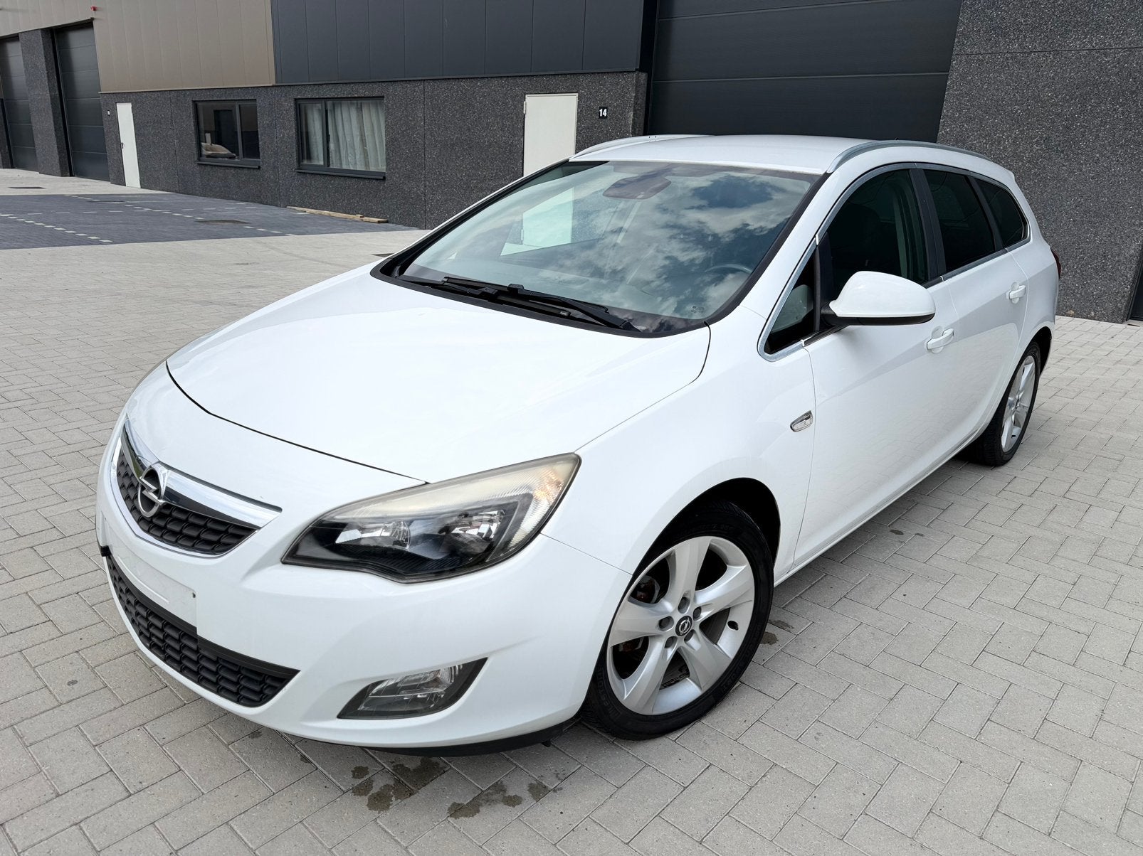 Opel astra 2011 183.500km 1.3 diesel Zeer Proper!!, Auto's, Voorwielaandrijving, Euro 5, Zwart, 4 cilinders