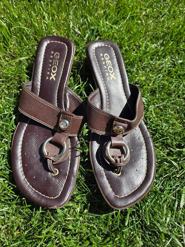 Geox bruine slippers maat 39 dames, Bruin, Ophalen of Verzenden, Zo goed als nieuw, Slippers