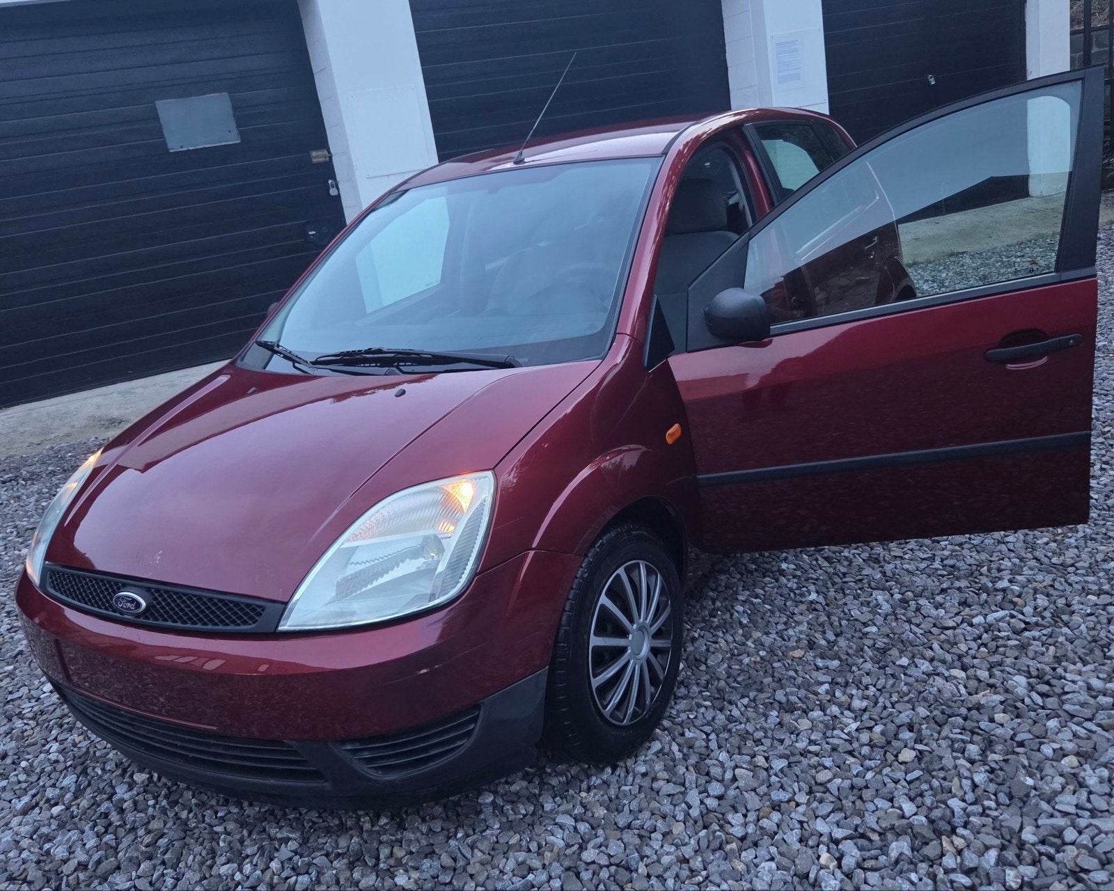 Ford Fiesta 1.3 essence Prêt à immatriculer // 2450€ à discu, Entreprise, Essence, Achat