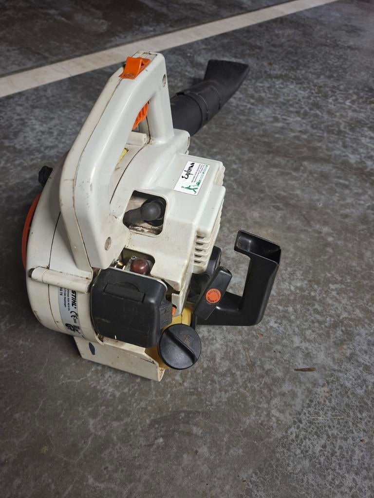 Bladblazer stihl BG75, Ophalen