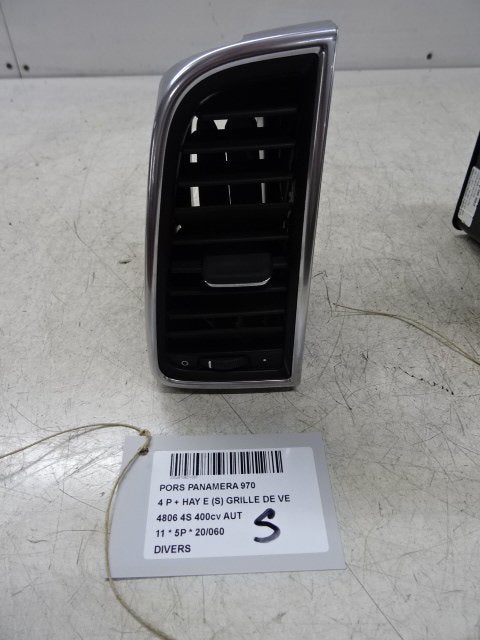 DIVERS DIVERS Porsche Panamera (970) (01-2009/12-2016), Porsche Deutschland GmbH, Porscheplatz 1
70435  Stuttgart, DE, Porsche