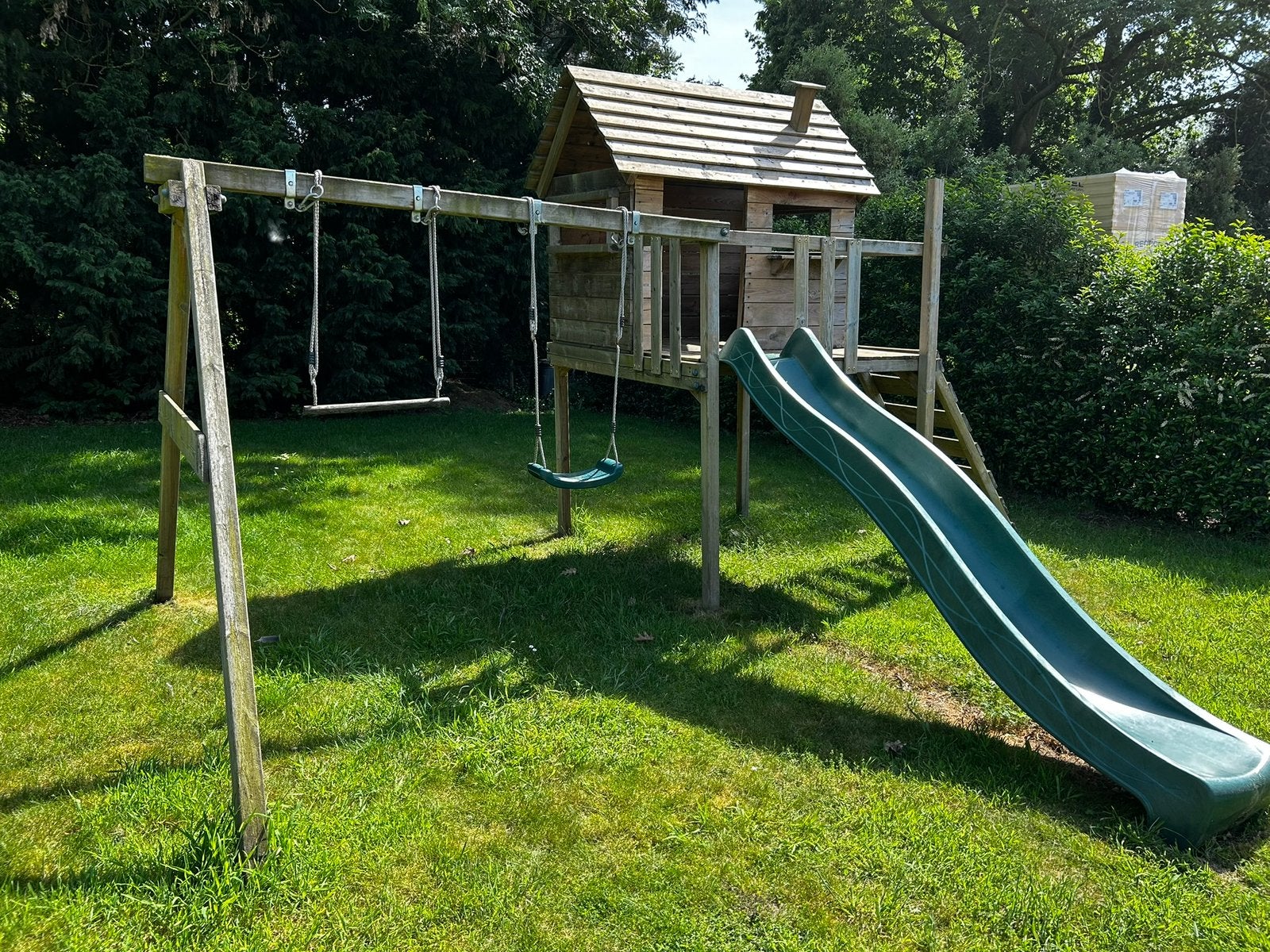Speelhuis met schommels en glijbaan, Enlèvement, Utilisé, Balançoire
