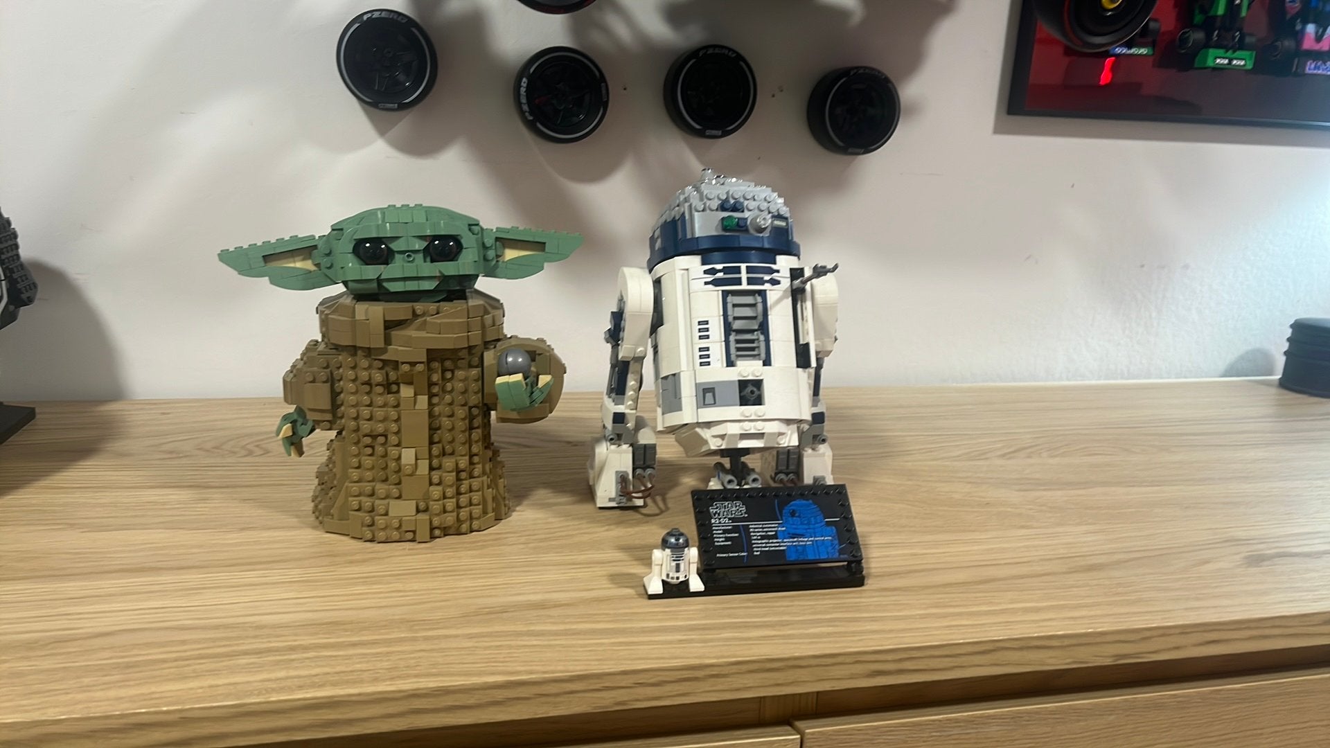 Lego Yoda en RD2D, Ophalen