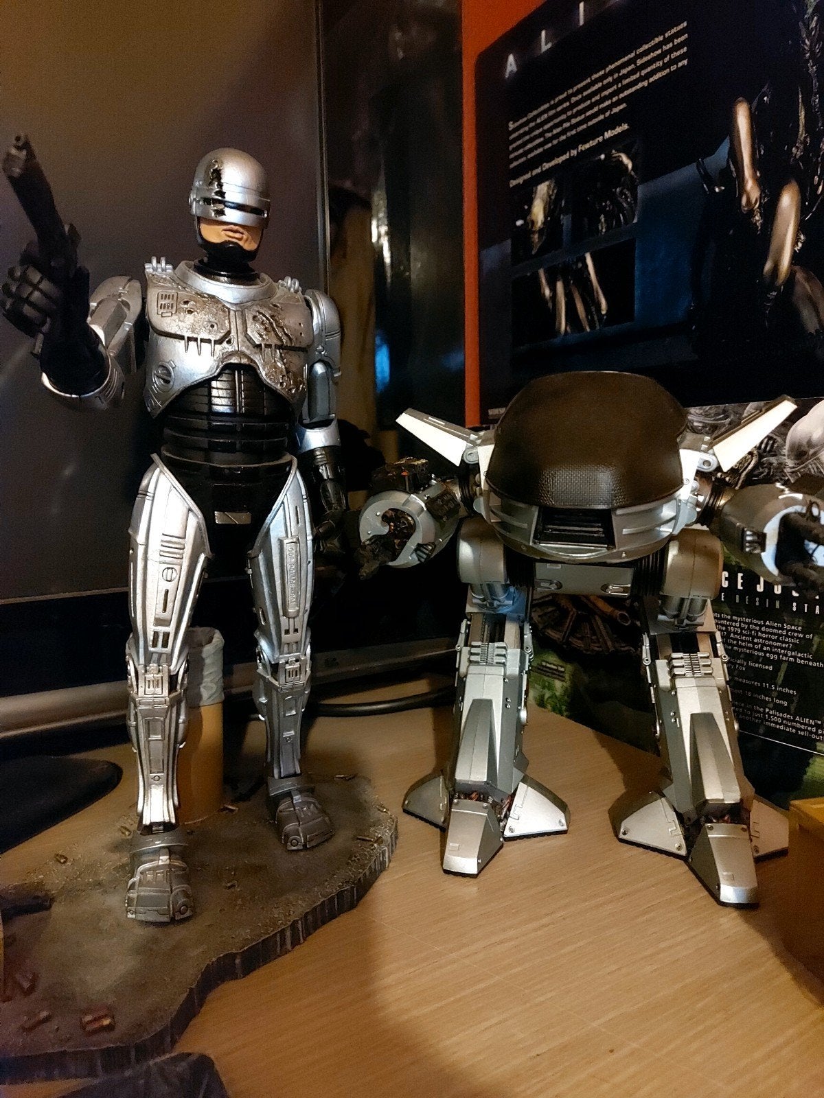 Robocop & ED-209 (with sound), Verzenden
