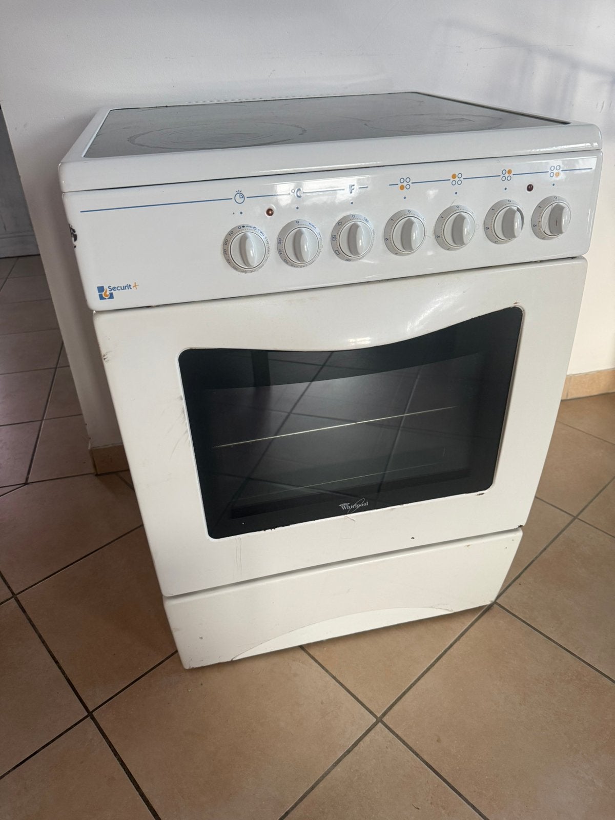 À VENDRE – CUISINIÈRE ÉLECTRIQUE WHIRLPOOL, Electroménager, 4 zones de cuisson, Enlèvement, Électrique, Plaque tournante