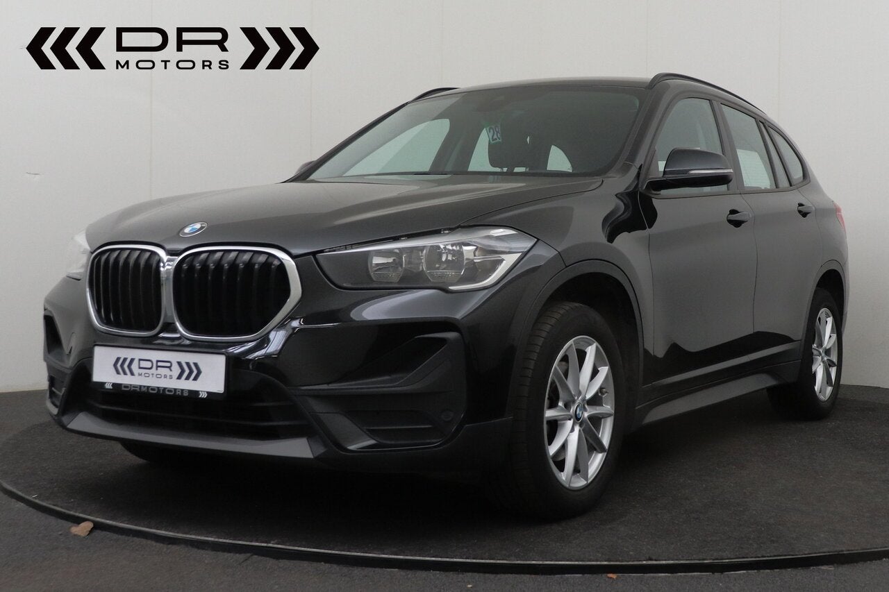 BMW X1 18D AUTOMAAT - LEDER - VERW ZETELS - TREKHAAK, Autos, BMW, Achat, Euro 6, Entreprise, 0 kg