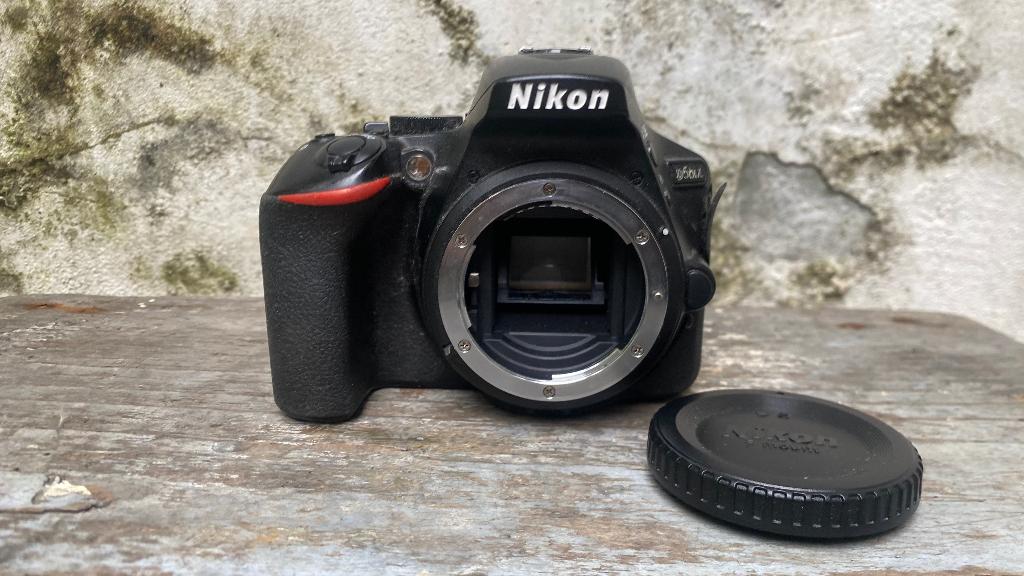 Nikon D5600, Audio, Tv en Foto, Fotocamera's Digitaal, Ophalen, Gebruikt, Nikon