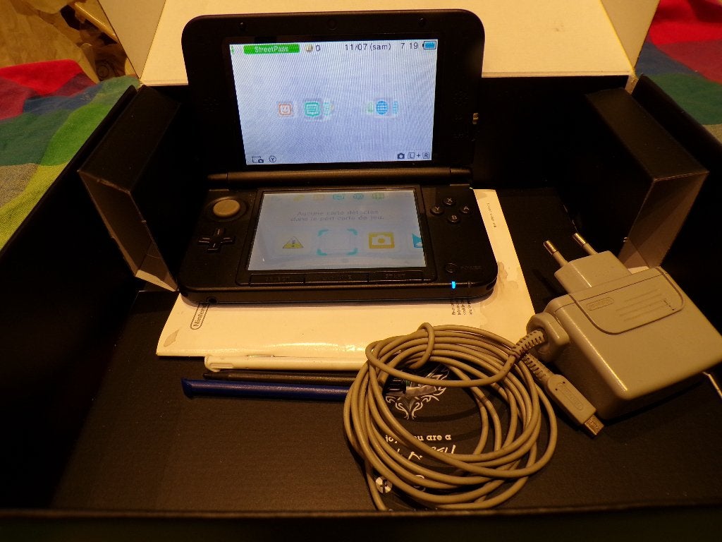 Console Nintendo 3DS XL + 5 jeux Professeur Layton, Consoles de jeu & Jeux vidéo, Enlèvement, Comme neuf, Bleu, 3DS