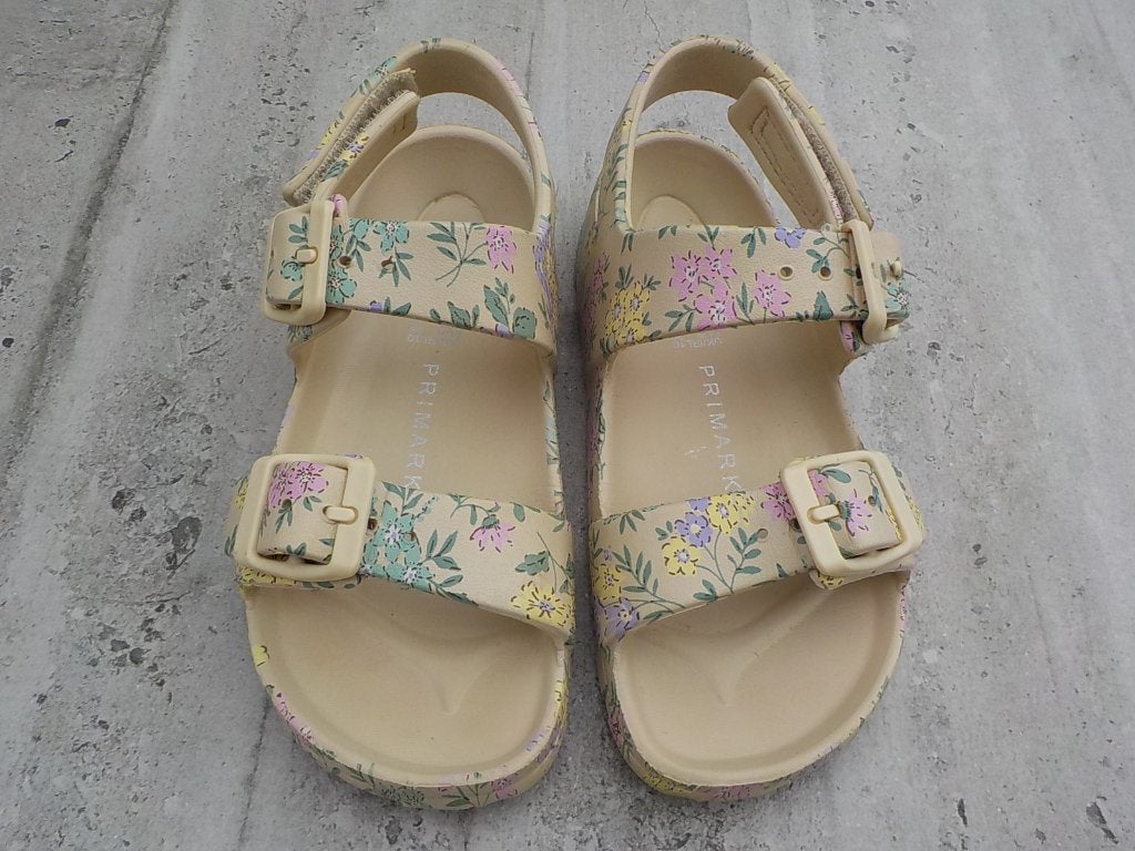 Nieuwe meisjes sandalen met bloemetjes maat 28, Meisje, Schoenen, Nieuw, Ophalen of Verzenden