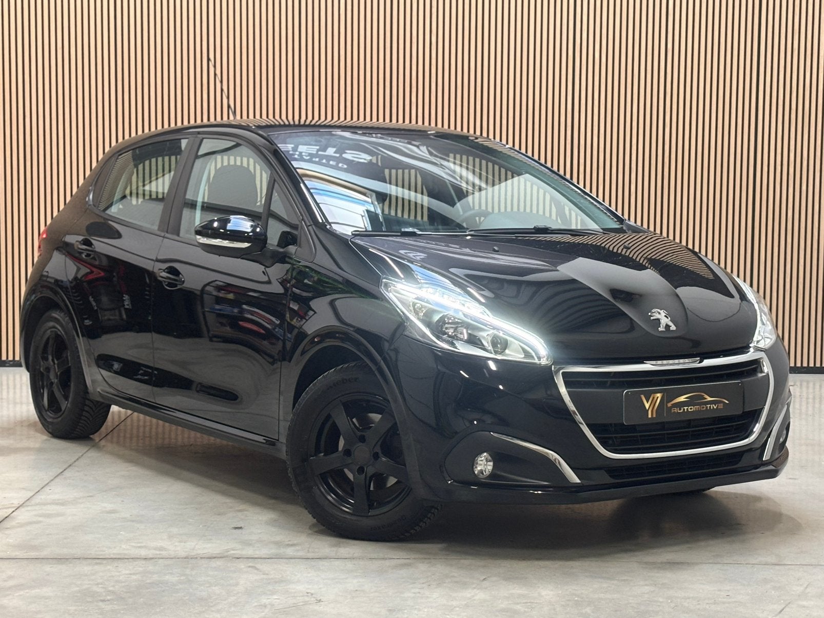 Peugeot 208 1.2 petrol black edition garantie 1 an, Autos, Achat, Euro 6, Entreprise, Boîte manuelle