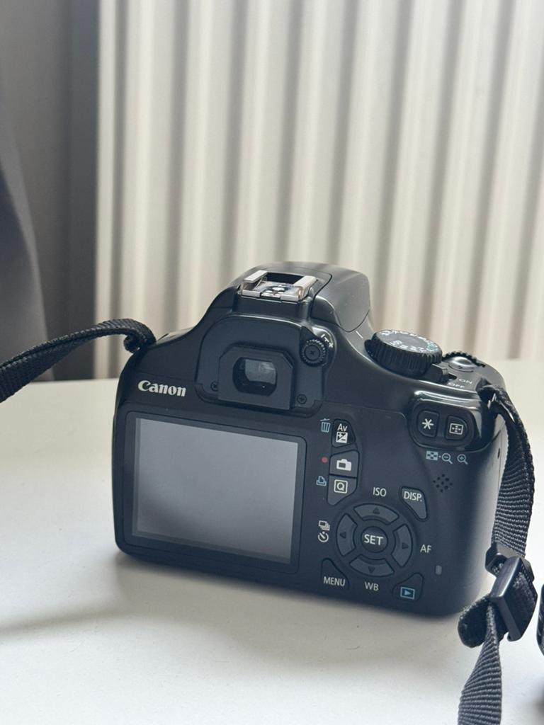 Canon Eos 1100D + 2 batterijen + oplader, Ophalen, Zo goed als nieuw, Camera, Canon