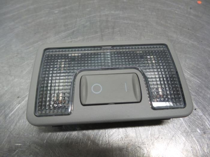 Eclairage intérieur arrière d'un Audi A4 (A4 01-), -, 3 mois de garantie, Audi, Utilisé