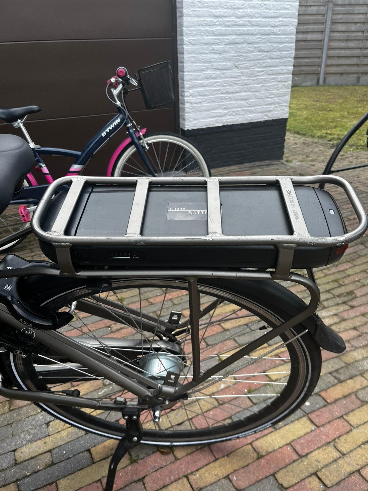 Nette elektrische fiets (Exclusief batterij en oplader), Ophalen, Zo goed als nieuw