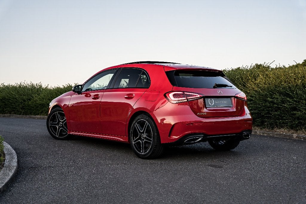 Mercedes-Benz A 200 AMG LINE*TOIT PANO*PACK NIGHT*PHARES LED, Rouge, Achat, Euro 6, Entreprise