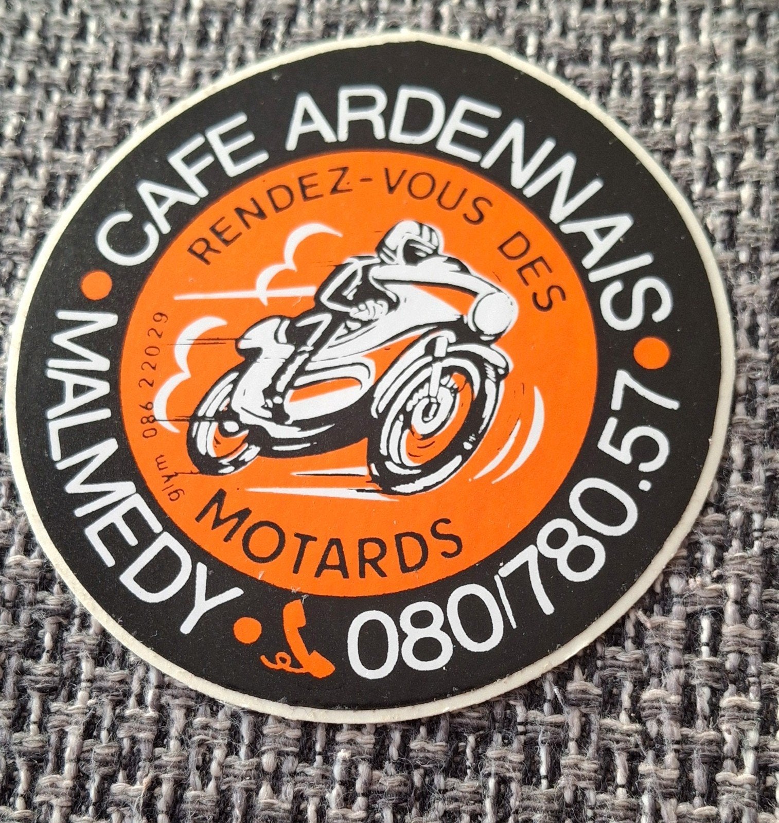 F : Autocollant Café Ardennais Malmedy Rendez-vous des Motar, Enlèvement ou Envoi, Comme neuf, Société ou Association