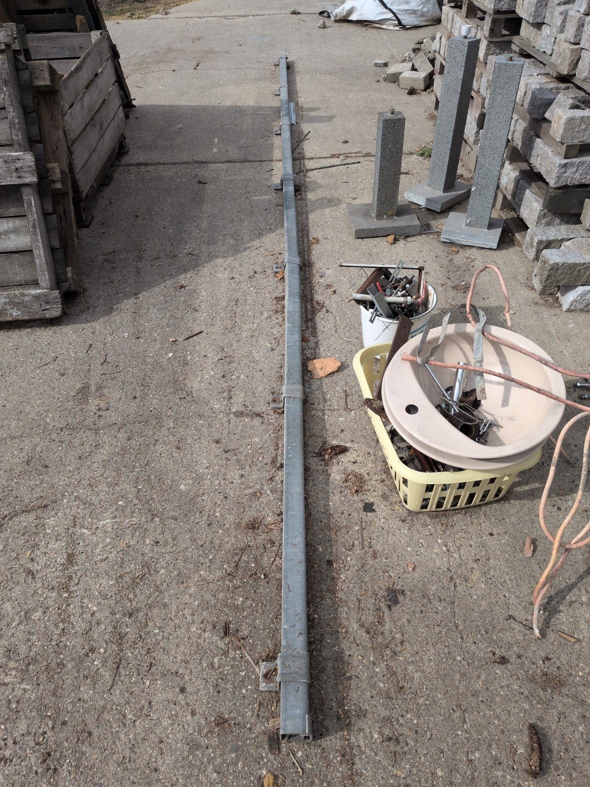 Rail de portail stable