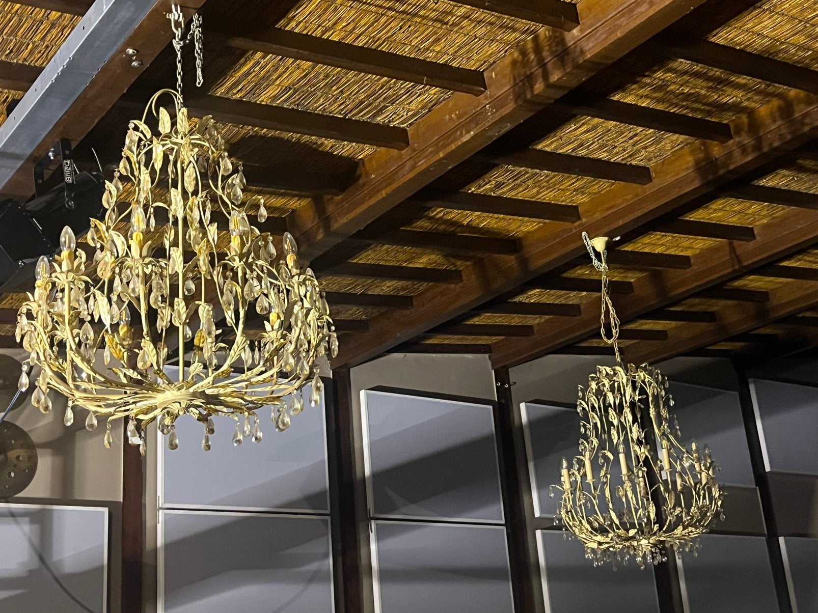 3 grote klassieke kroonluchters met kristallen hangers, Ophalen