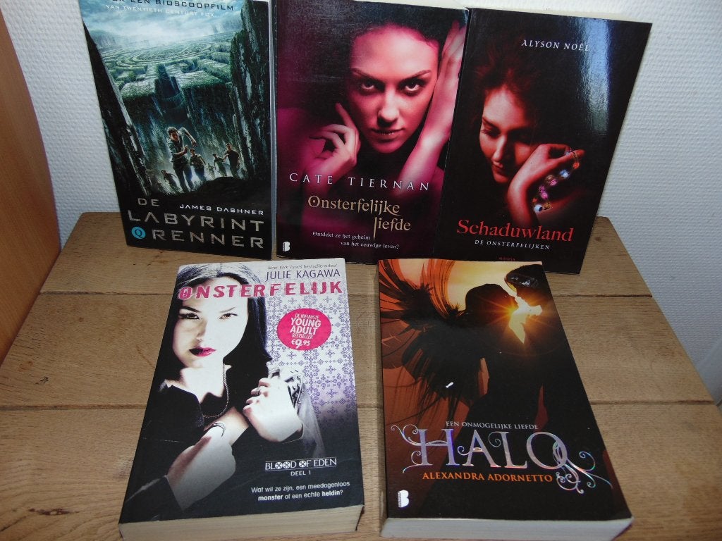 Boeken fantasy, Boeken, Ophalen of Verzenden, Gelezen