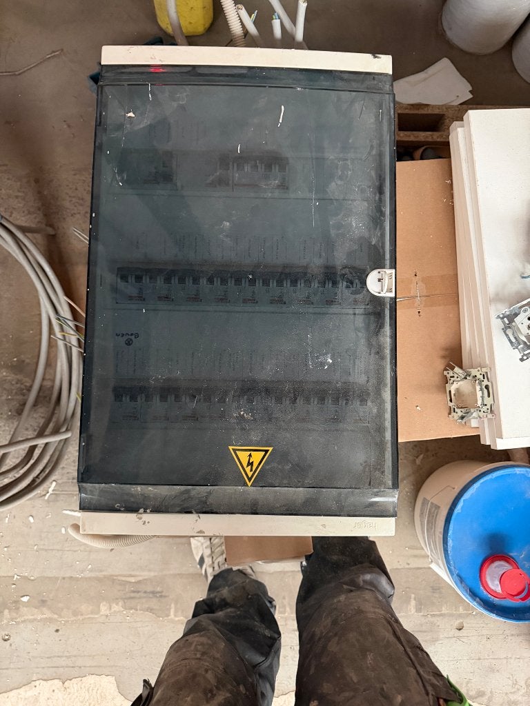 Electrische kast, Ophalen