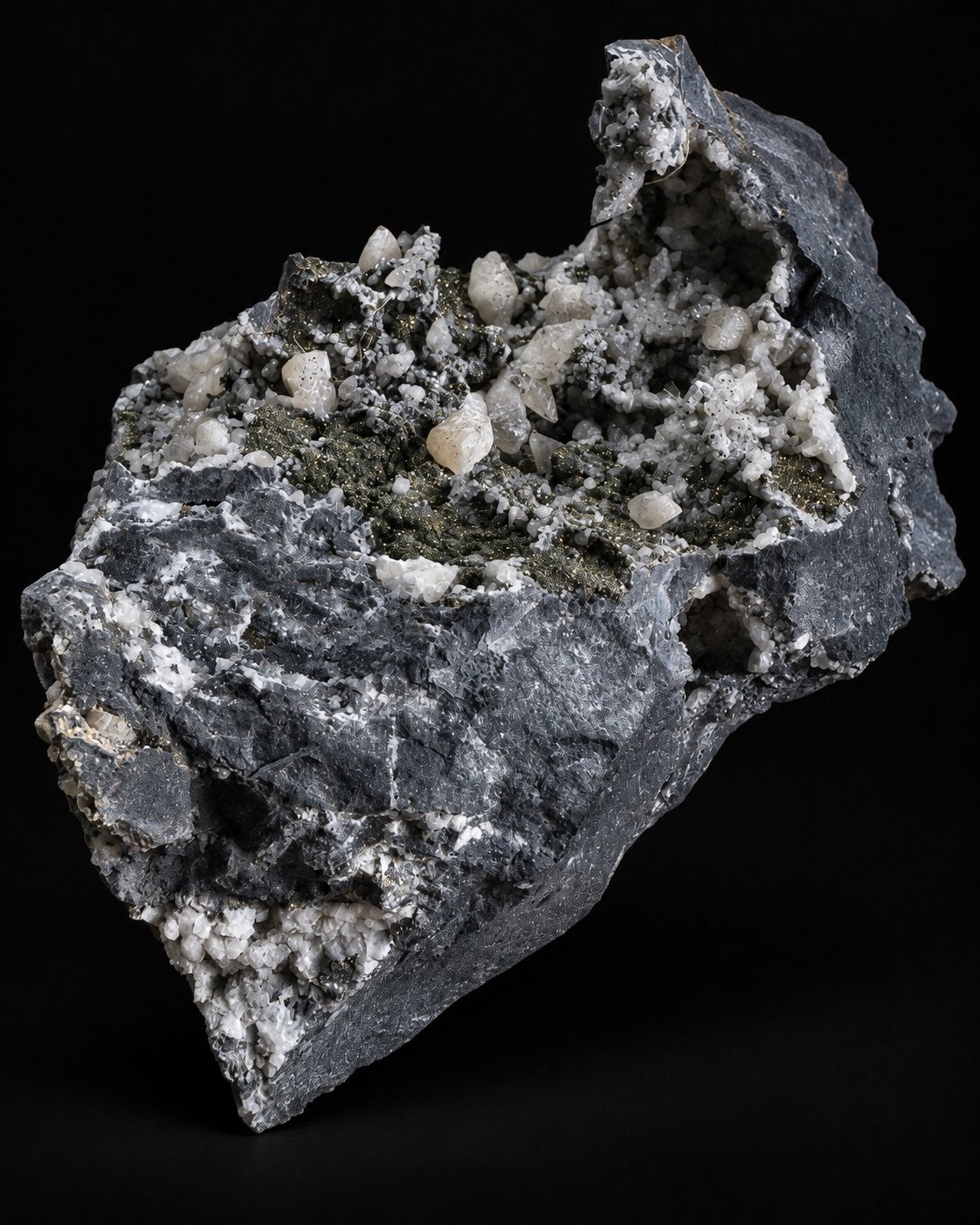 Calcite avec marcassite - grappe minérale - 1,55 kg - 17 cm, Enlèvement ou Envoi