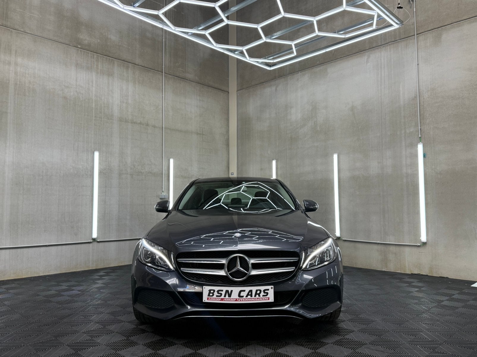 MERCEDES-BENZ C180/1STE EIGENAAR/TREKHAAK/PDC/GARANTIE, Auto's, Stof, https://public.car-pass.be/vhr/e7ee46a2-27d2-43e7-b77a-608697759b32