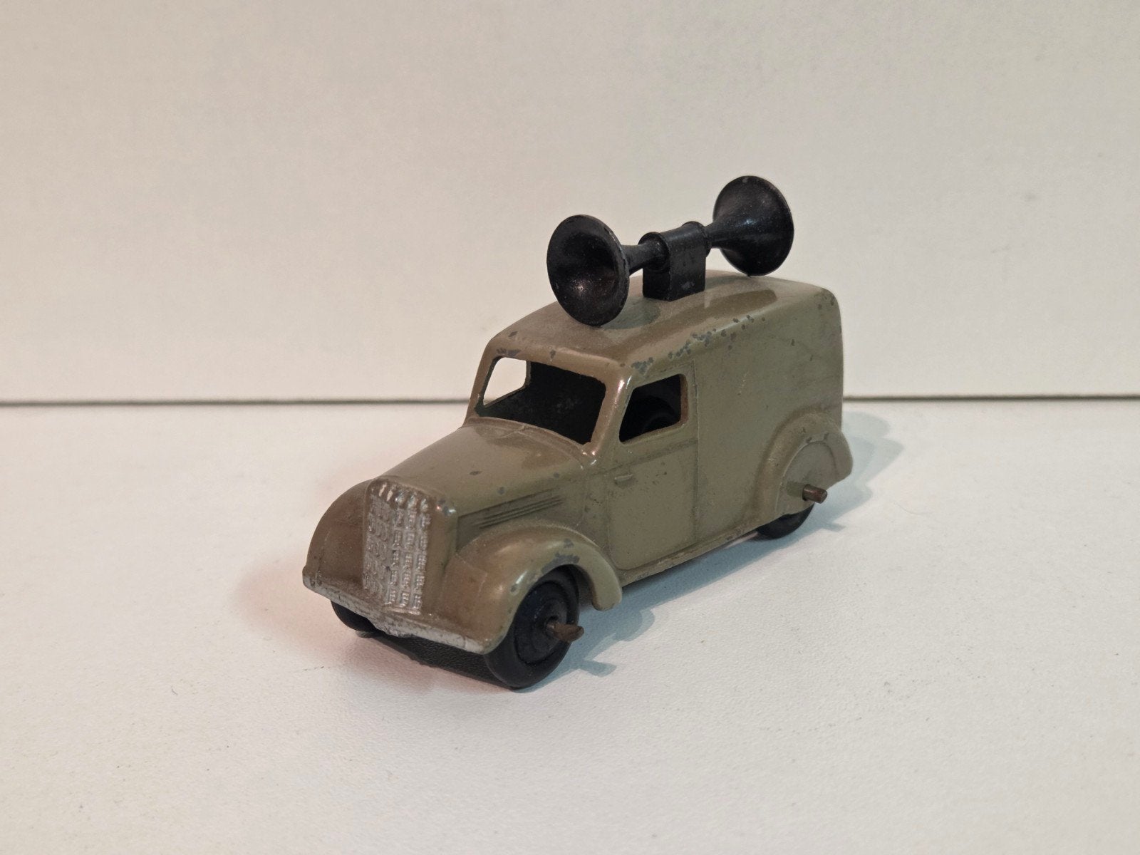 Dinky toys 34c Loudspeaker Van, Hobby en Vrije tijd, Ophalen of Verzenden, Zo goed als nieuw, Auto, Dinky Toys