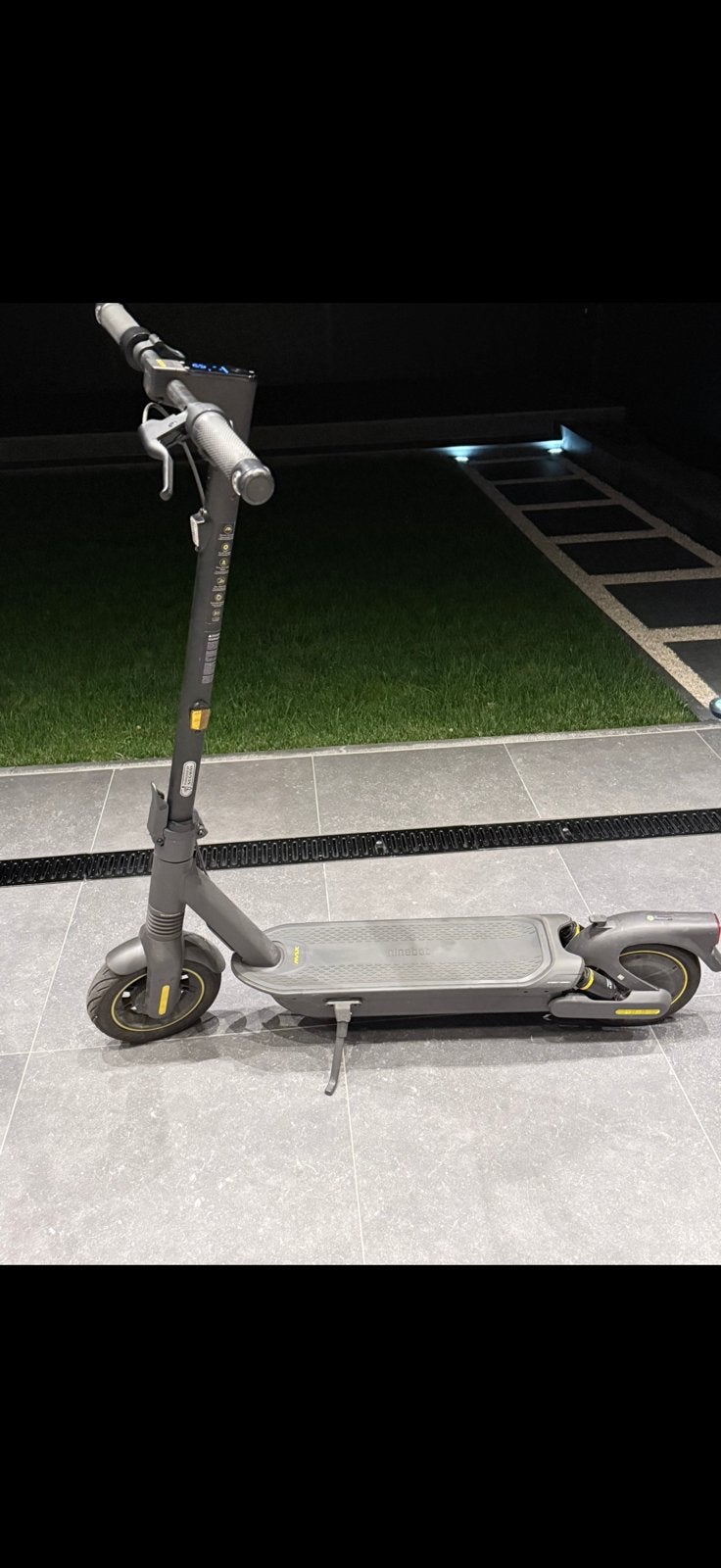 Ninebot Max G2 — 1500 km seulement !, Vélos & Vélomoteurs, Enlèvement, Comme neuf, Step électrique (E-scooter)
