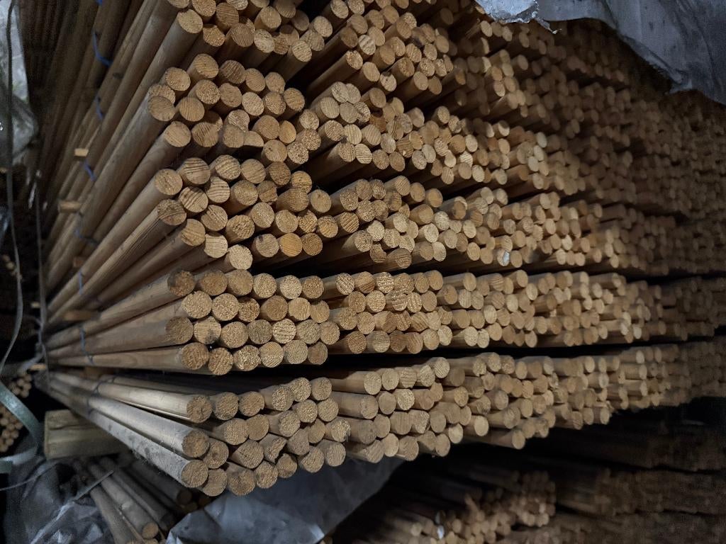 Bâtonnets ronds de 15 mm de diamètre, Pin, 200 à 250 cm, Comme neuf, Autres types