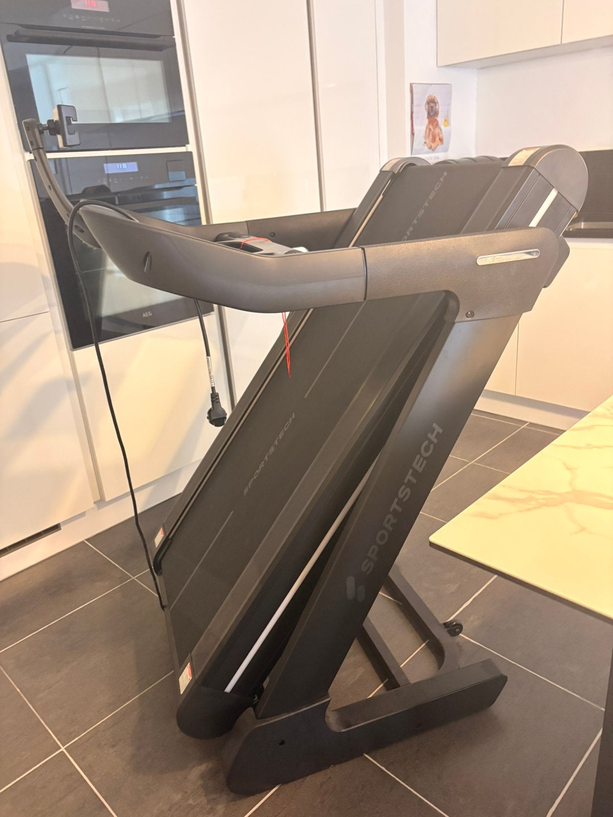 Nouveau tapis de course professionnel Sportstech avec LED, Enlèvement, Neuf