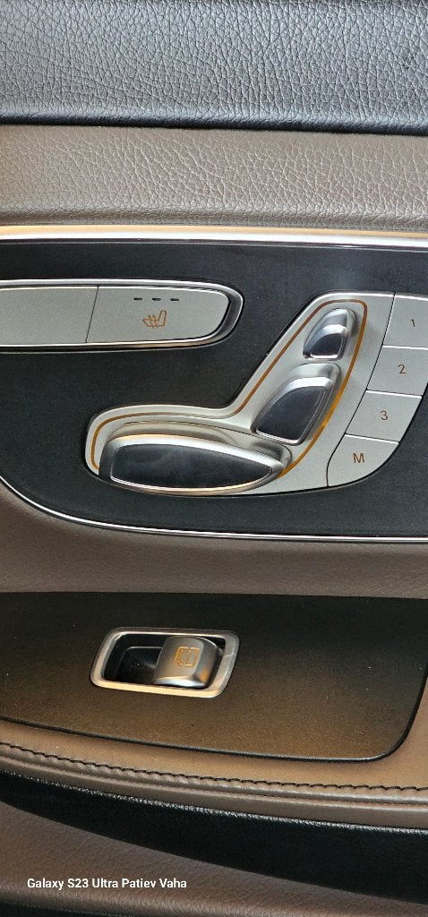 Mercedes V300 AMG 4MATIC — Véhicule avec TVA et fret léger., Autos, Cuir, Argent ou Gris, Achat, Euro 6