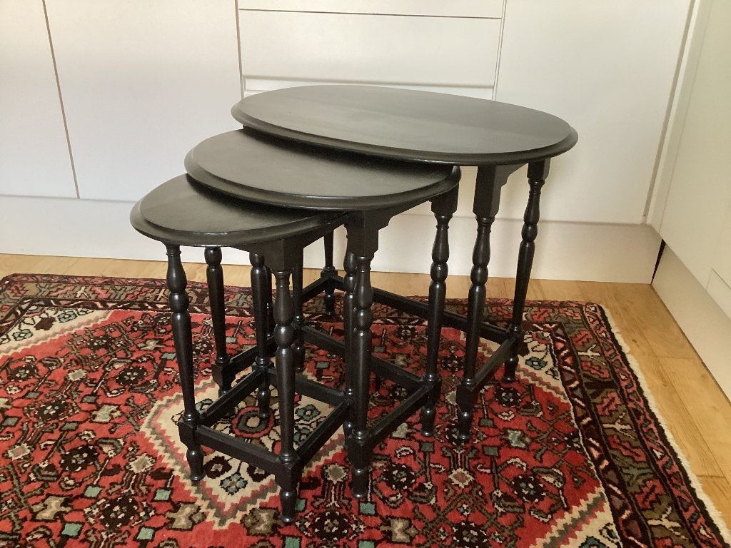 Set van 3 bijzettafeltjes in gelakt hout.  153/BE., Huis en Inrichting, Ophalen of Verzenden, Hout