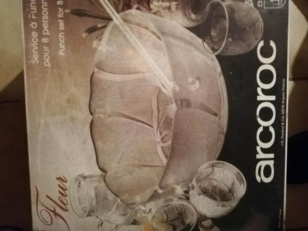 Arcoric punchbowl met 8 glaasjes en scheplepel, Antiek en Kunst, Ophalen
