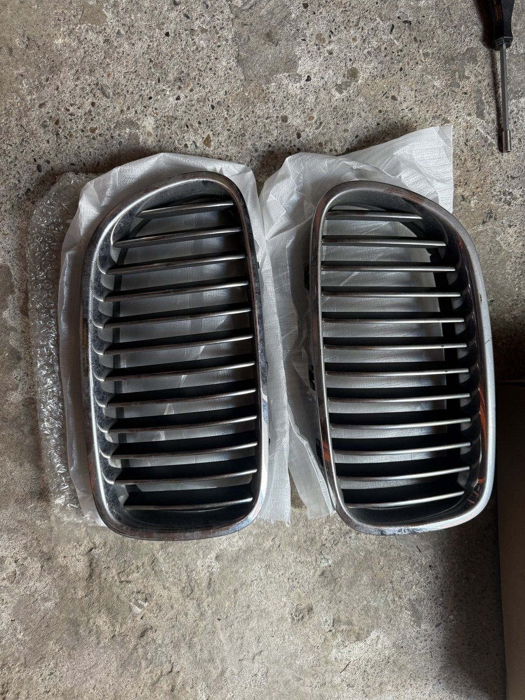 Bmw F10 F11 voorbumper nieren OEM 51.137200727, Auto-onderdelen, Gebruikt, -, -, Ophalen of Verzenden