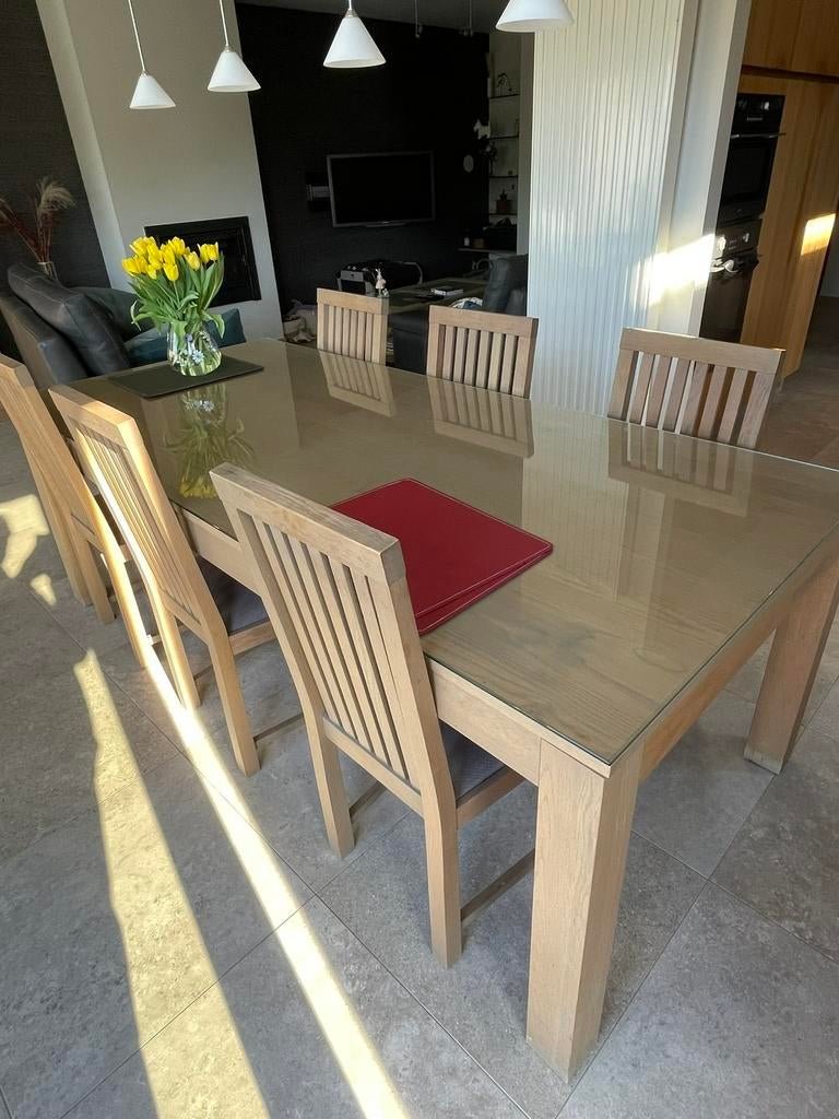 Tafel met 8 stoelen in bleke eik licht vergrijsd, Huis en Inrichting, Tafels | Eettafels, Ophalen, Zo goed als nieuw
