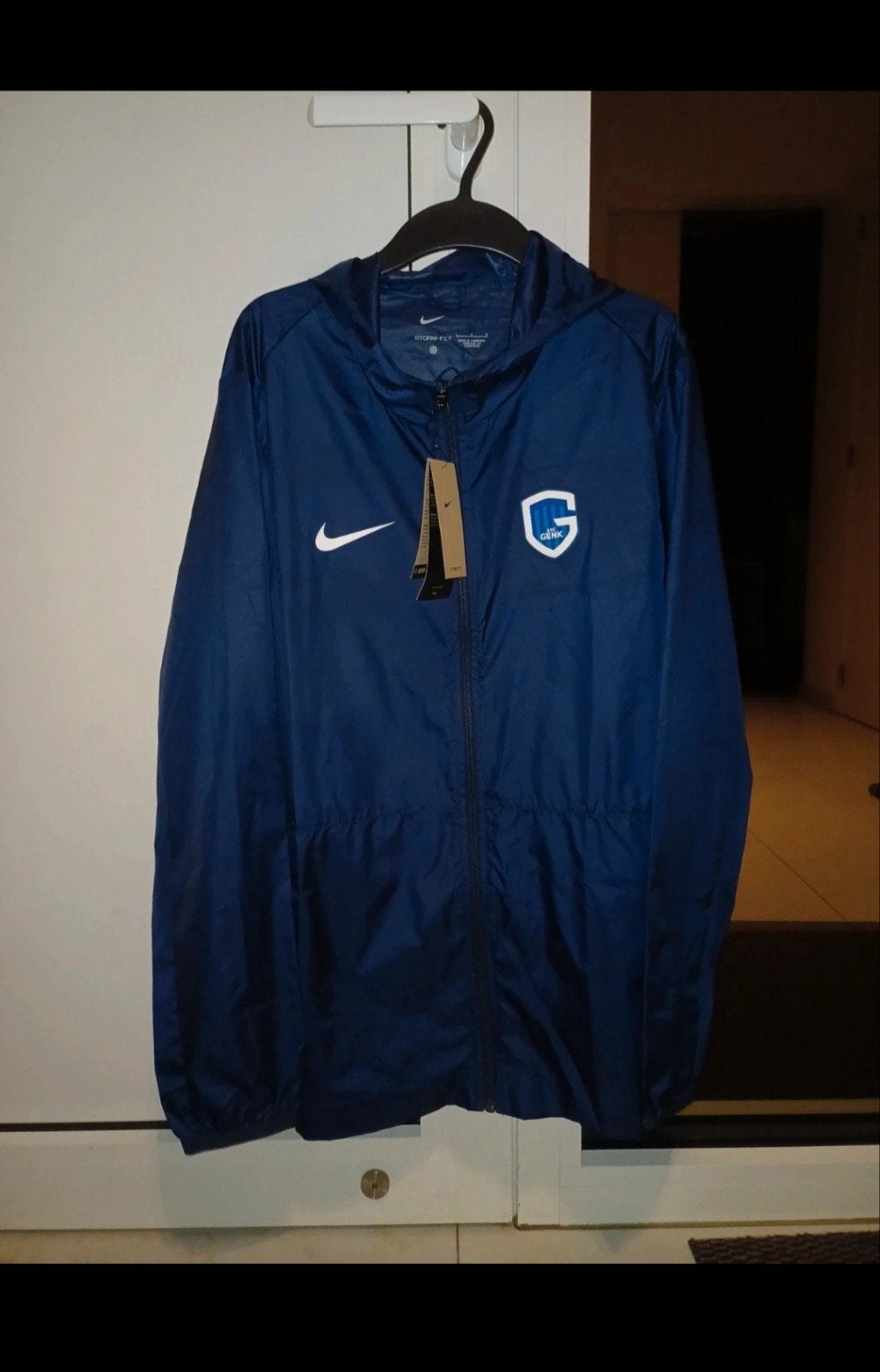 nieuwe regenjas van KRC Genk, Maat 52/54 (L), Blauw, Nike, Nieuw