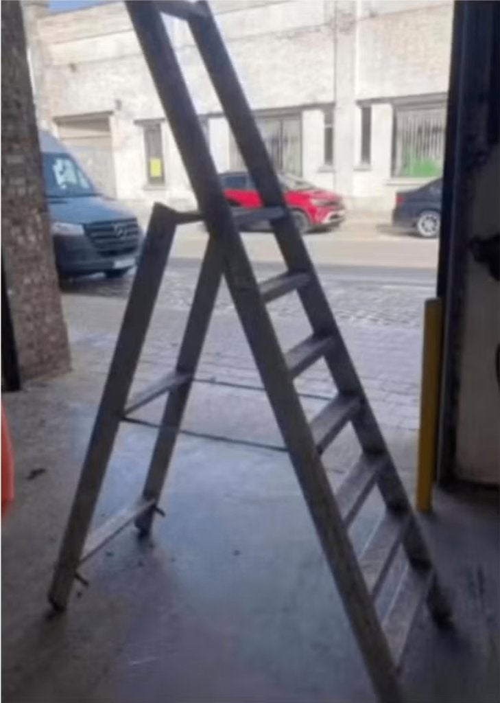 Solide professionele trapladder 7 treden, Doe-het-zelf en Bouw, Ladders en Trappen, Ophalen, Gebruikt
