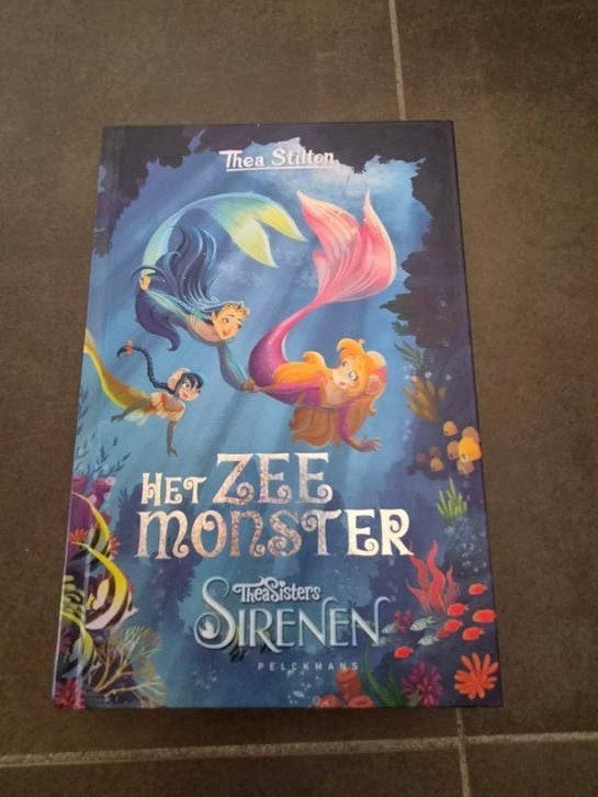 Thea Stilton - Thea Stilton Sirenen: Het zeemonster, Ophalen, Thea Stilton, Zo goed als nieuw, Fictie