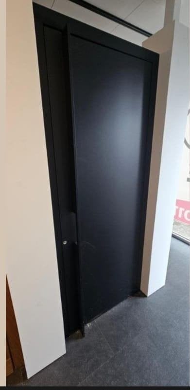 Moderne aluminium vleugeloverdekkende deur – showroommodel, Doe-het-zelf en Bouw, 100 tot 120 cm, 215 cm of meer, Nieuw, Ophalen of Verzenden