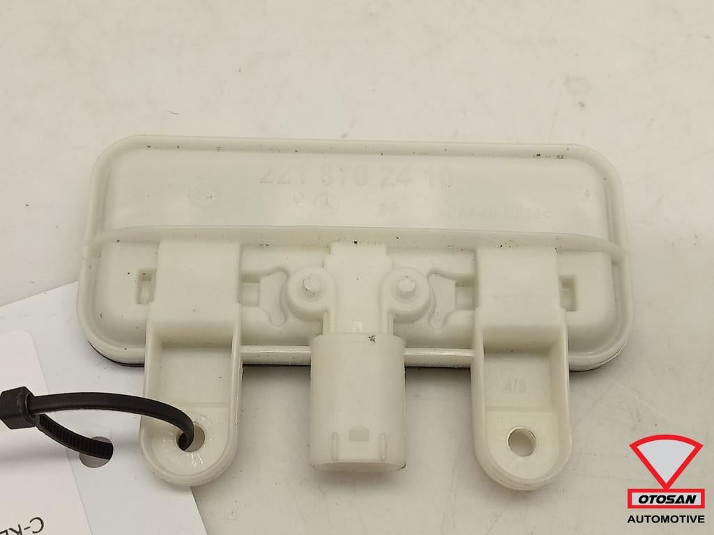 Mercedes Diverse Achterklep Schakelaar Opener A2218702410, Auto-onderdelen, Gebruikt, Mercedes-Benz AG, Mercedes-Benz, Mercedesstrasse 120
70372  Stuttgart, DE