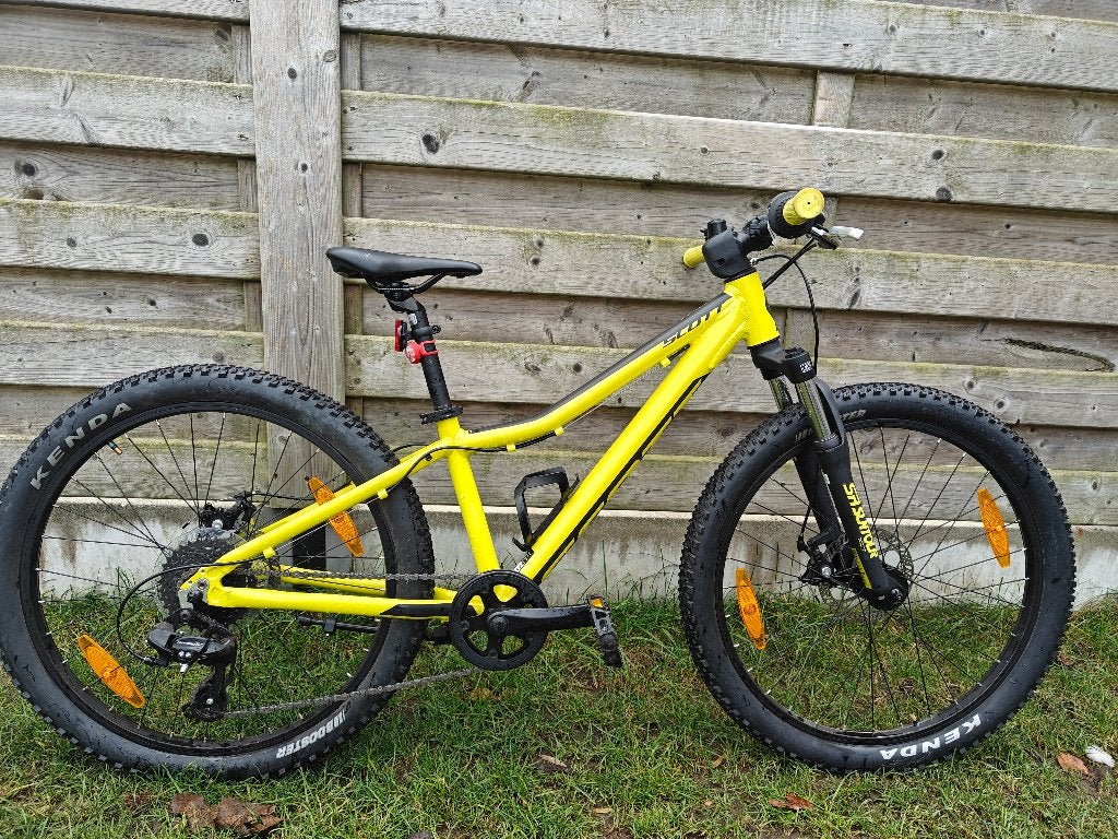 Scott Scale 24 Inch Disc Junior Kids Bike 2022 Yellow ZGAN, Fietsen en Brommers, Fietsen | Jongens, Zo goed als nieuw, 24 inch